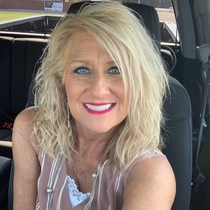 Meet your Posher, Debbie